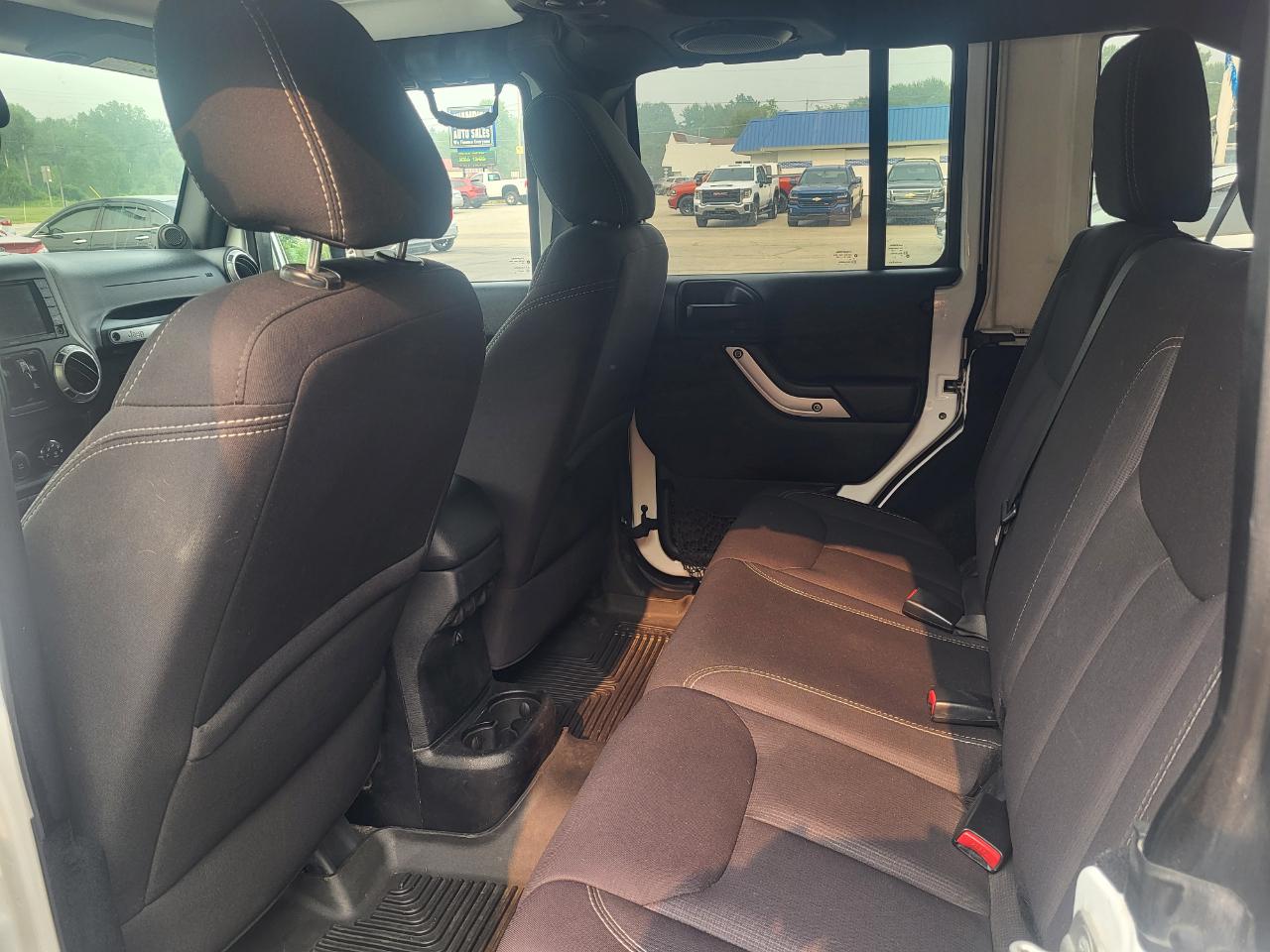 Jeep Wrangler Unlimited Sahara 4WD 2014