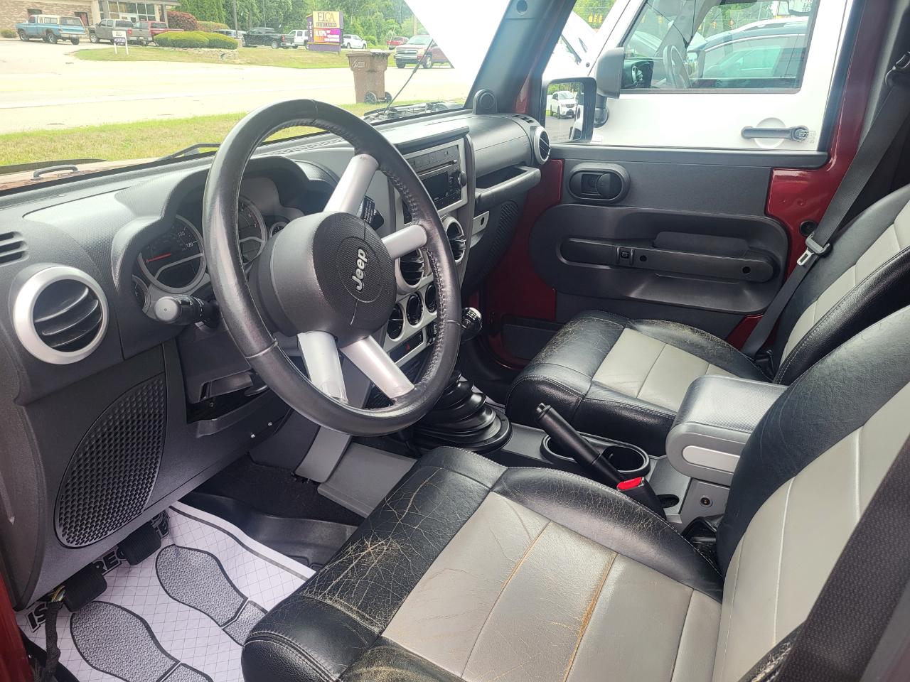 Jeep Wrangler Unlimited Sahara 4WD 2010