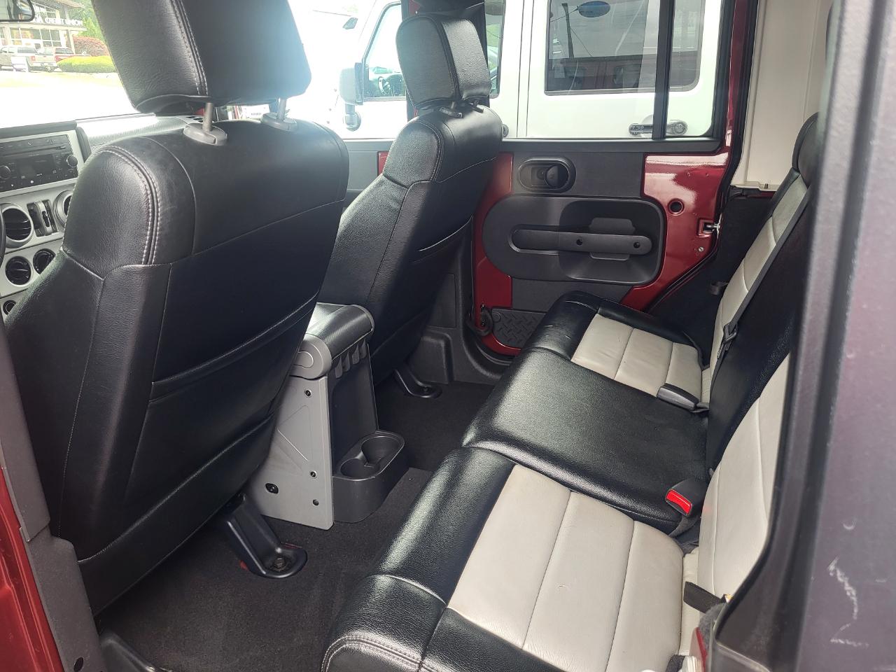 Jeep Wrangler Unlimited Sahara 4WD 2010