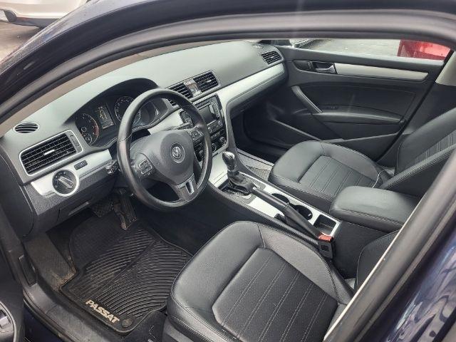 Volkswagen Passat 3.6L V6 SE w/Sunroof 2013