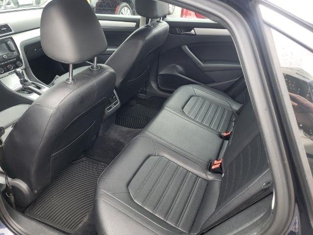 Volkswagen Passat 3.6L V6 SE w/Sunroof 2013