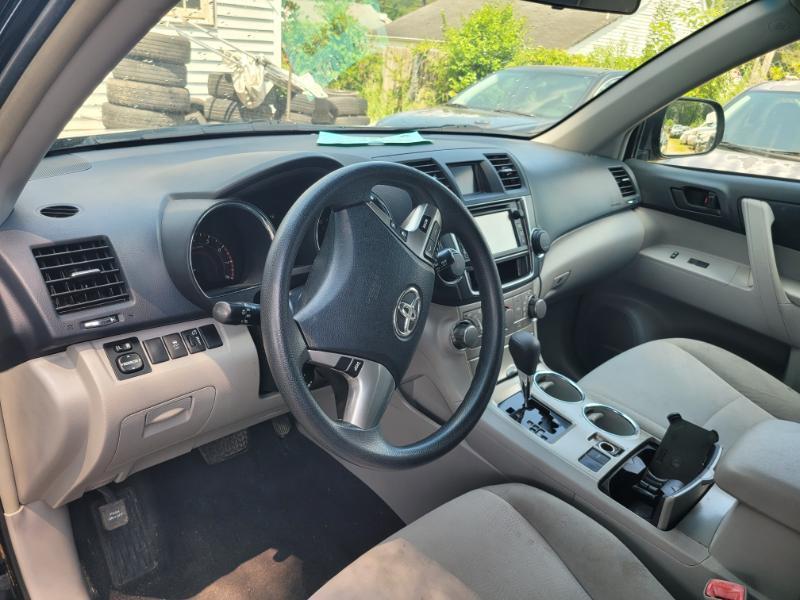 Toyota Highlander Base 2WD I4 2013
