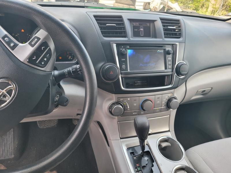 Toyota Highlander Base 2WD I4 2013