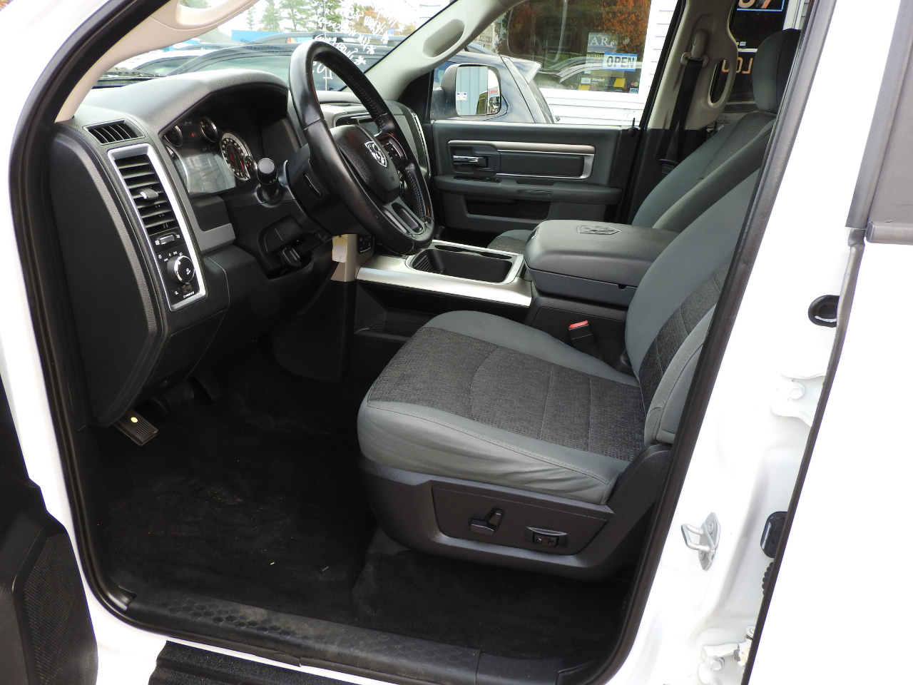 RAM 1500 Big Horn Crew Cab 4WD SWB 2016