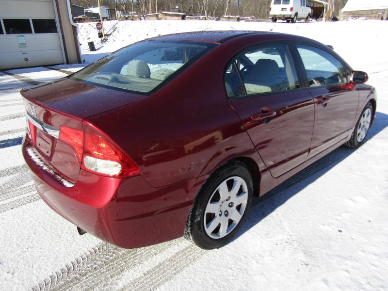 Honda Civic LX Sedan 5-Speed AT 2011
