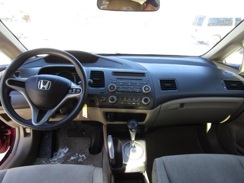 Honda Civic LX Sedan 5-Speed AT 2011