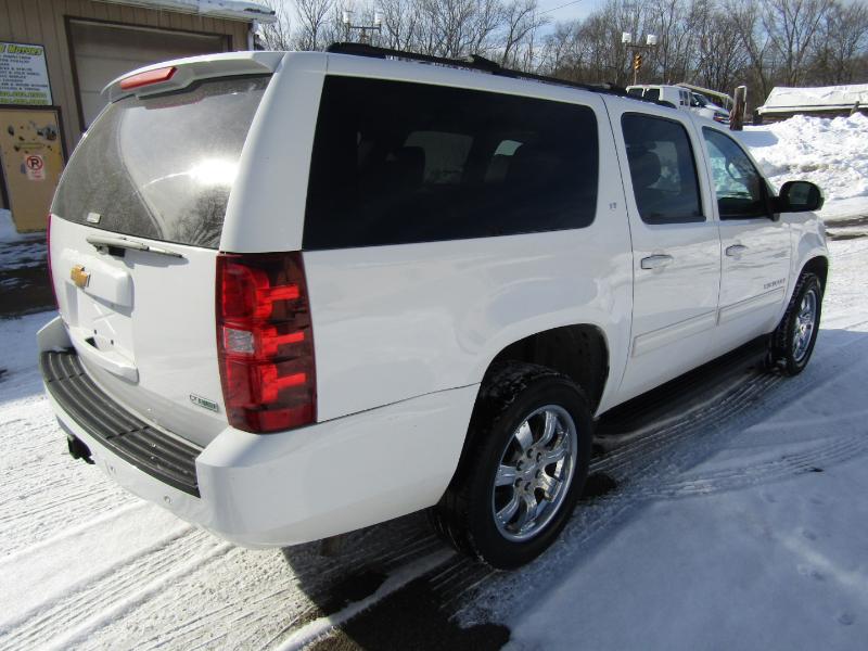 Chevrolet Suburban LT 1500 4WD 2012