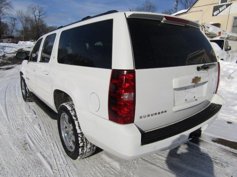 Chevrolet Suburban LT 1500 4WD 2012