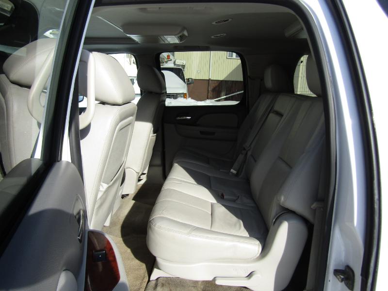 Chevrolet Suburban LT 1500 4WD 2012