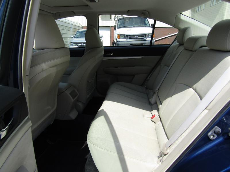 Subaru Legacy 2.5i Premium 2011