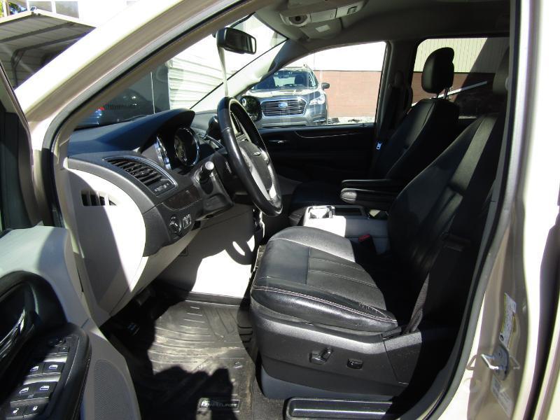 Chrysler Town & Country Touring 2016