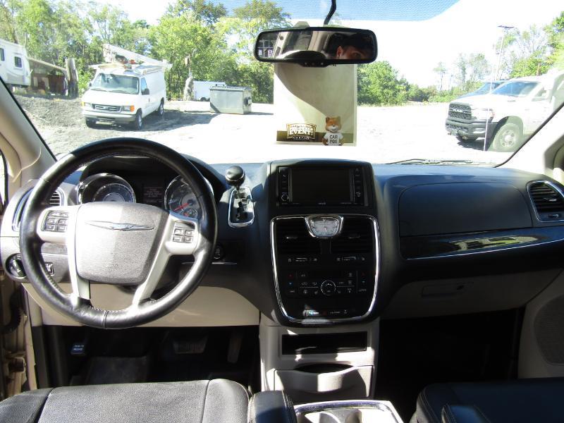 Chrysler Town & Country Touring 2016