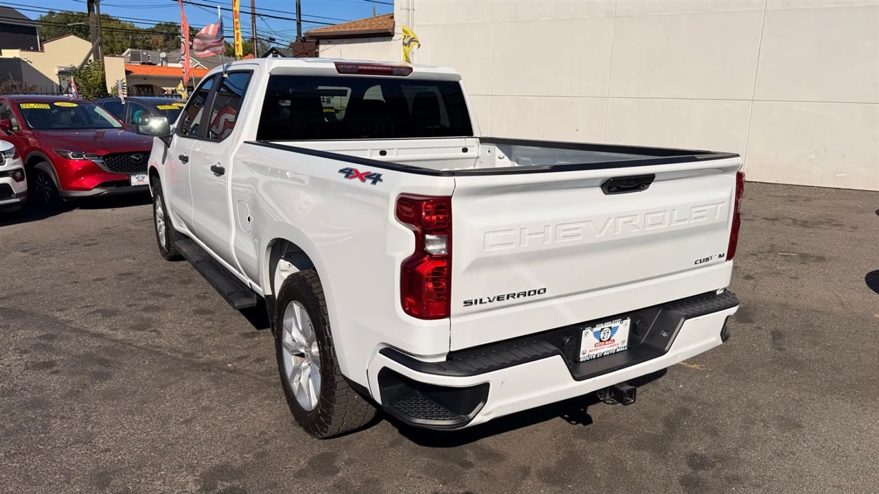 Chevrolet Silverado 1500 Custom Crew Cab 4WD 2022 Chevrolet Silverado 1500 Custom Crew Cab 4WD 2022