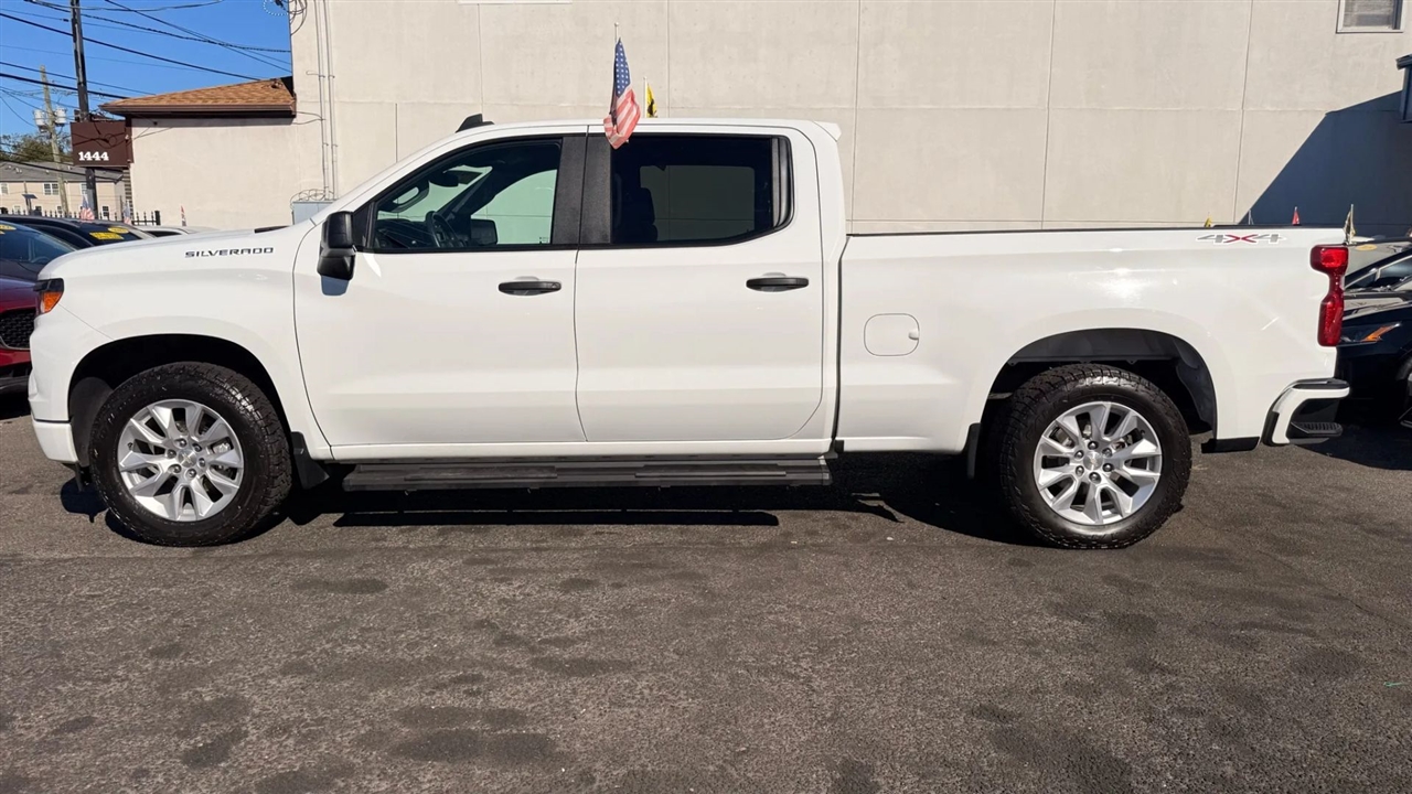Chevrolet Silverado 1500 Custom Crew Cab 4WD 2022 Chevrolet Silverado 1500 Custom Crew Cab 4WD 2022