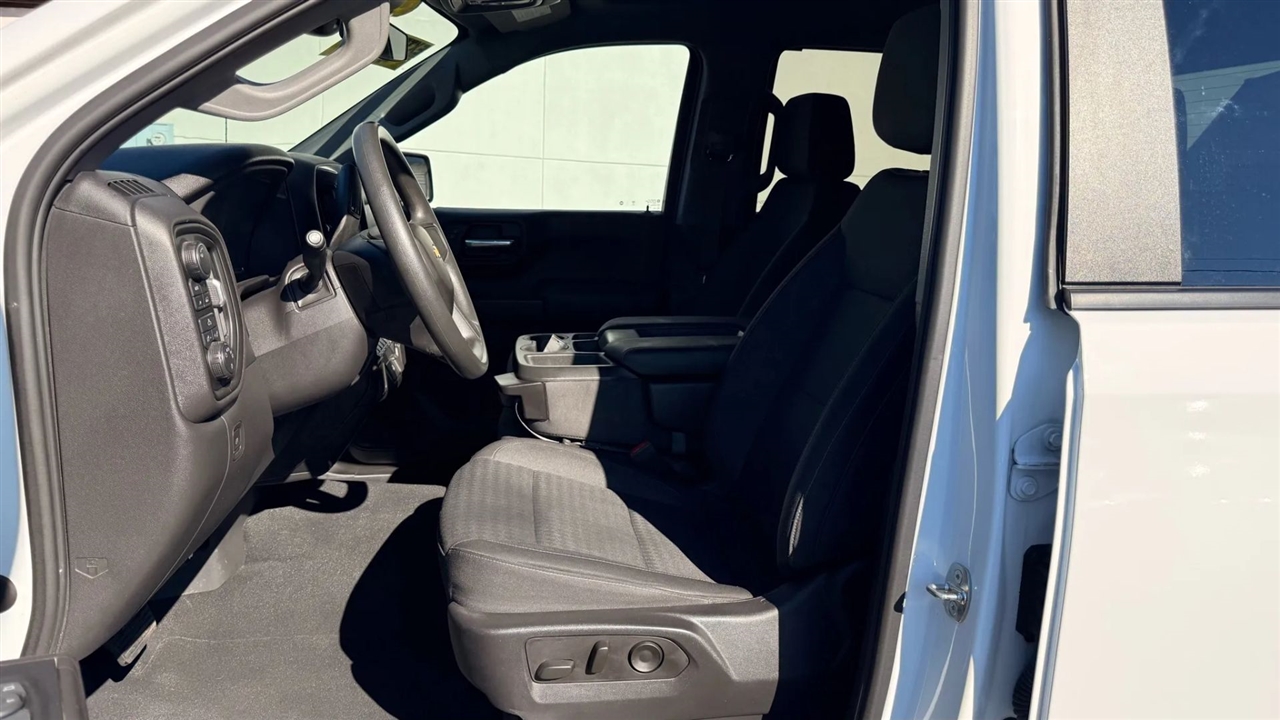 Chevrolet Silverado 1500 Custom Crew Cab 4WD 2022 Chevrolet Silverado 1500 Custom Crew Cab 4WD 2022