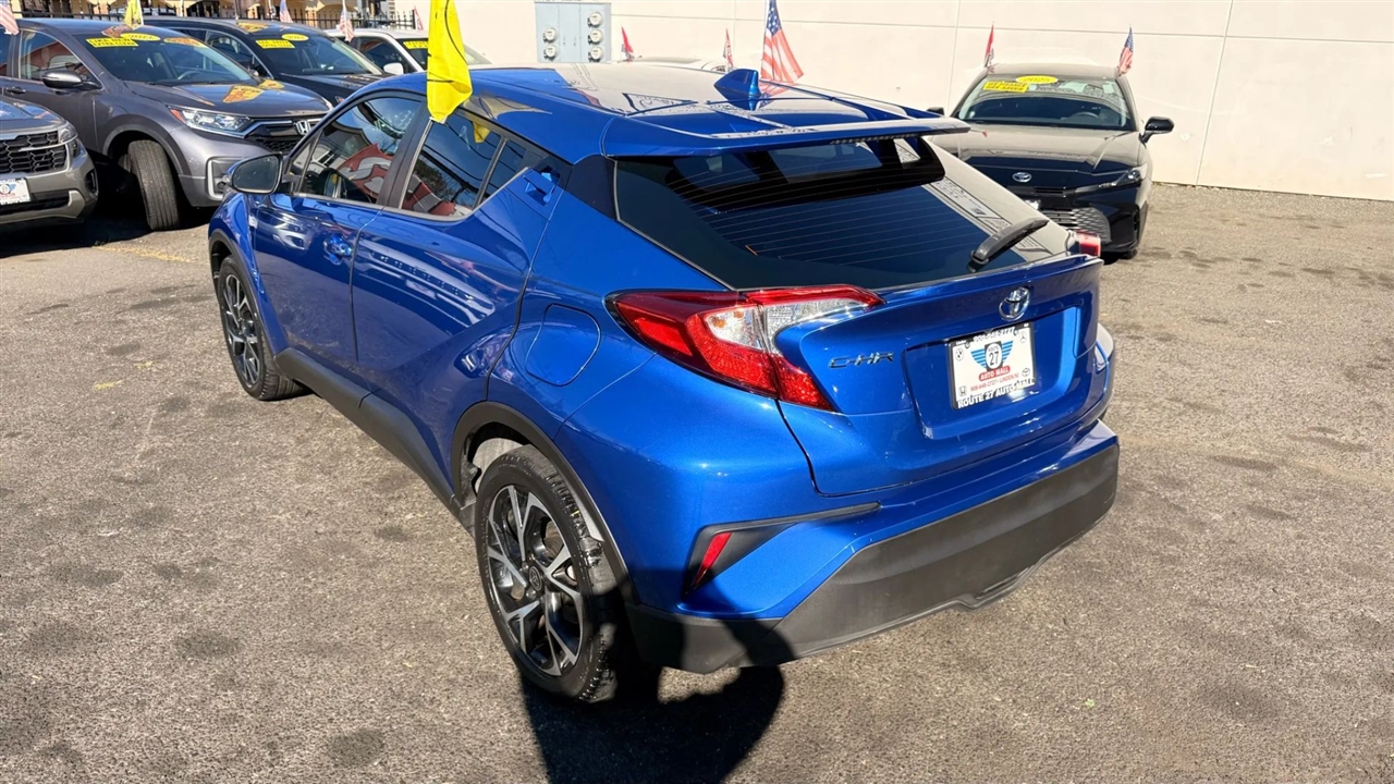 Toyota C-HR XLE 2021 Toyota C-HR XLE 2021