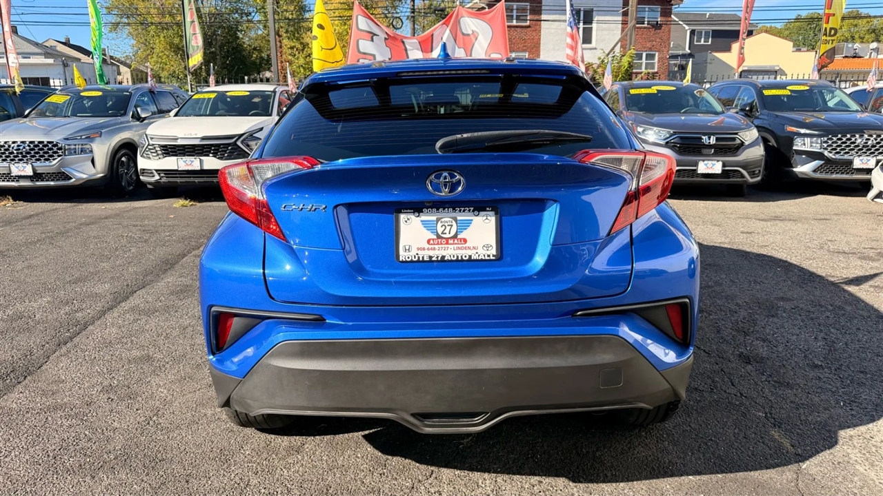 Toyota C-HR XLE 2021 Toyota C-HR XLE 2021