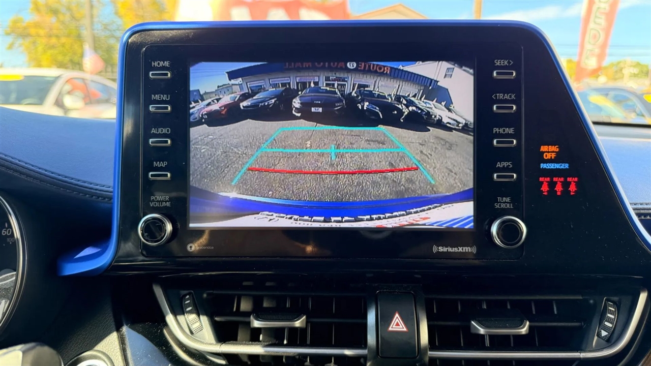 Toyota C-HR XLE 2021 Toyota C-HR XLE 2021