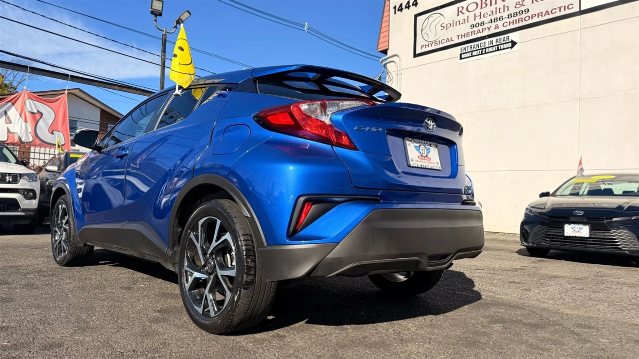 Toyota C-HR XLE 2021 Toyota C-HR XLE 2021