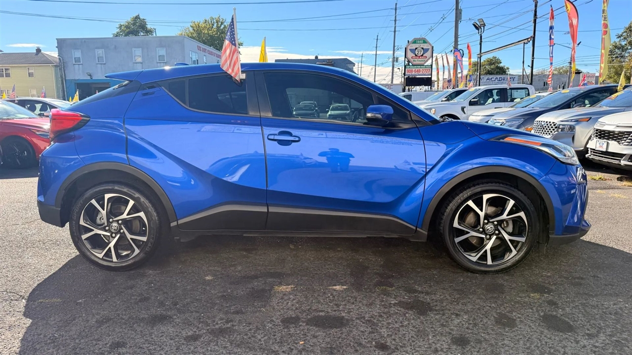 Toyota C-HR XLE 2021 Toyota C-HR XLE 2021