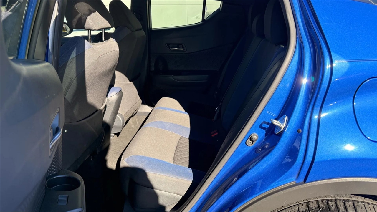 Toyota C-HR XLE 2021 Toyota C-HR XLE 2021