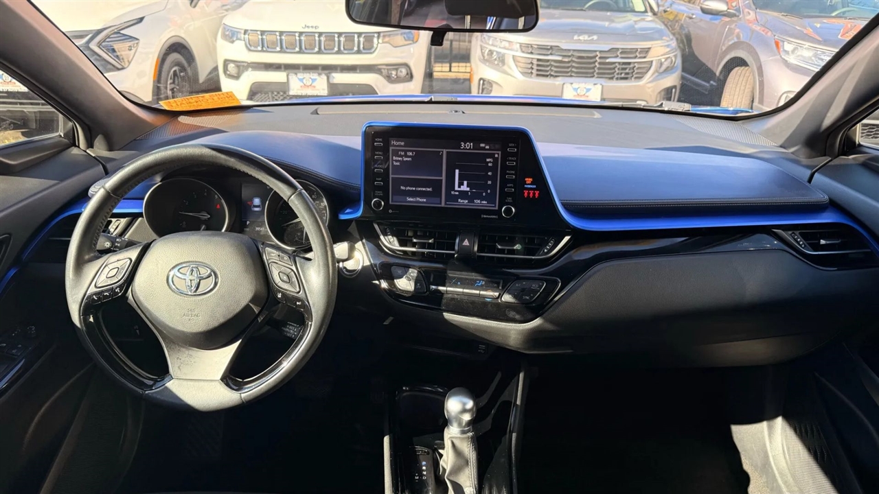 Toyota C-HR XLE 2021 Toyota C-HR XLE 2021