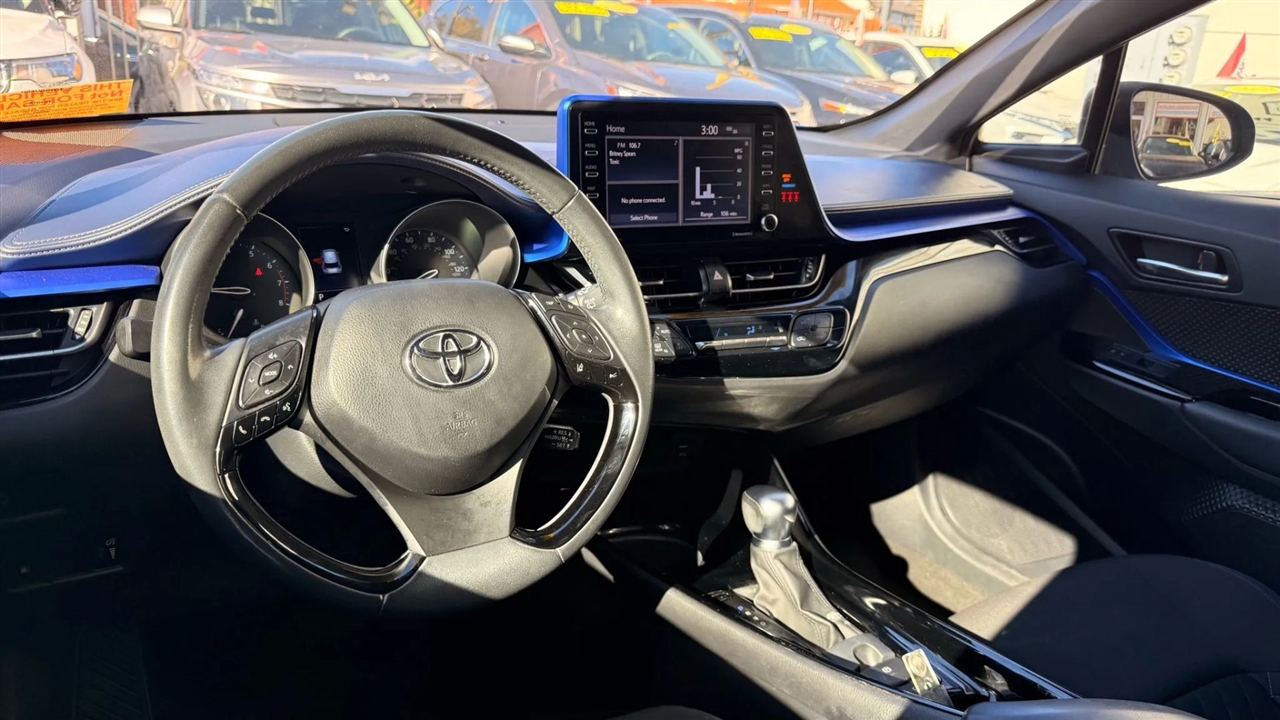 Toyota C-HR XLE 2021 Toyota C-HR XLE 2021