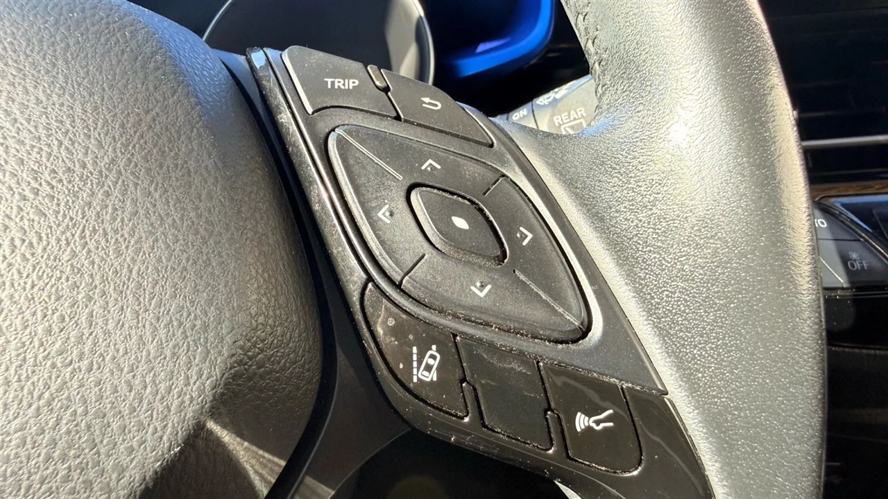 Toyota C-HR XLE 2021 Toyota C-HR XLE 2021