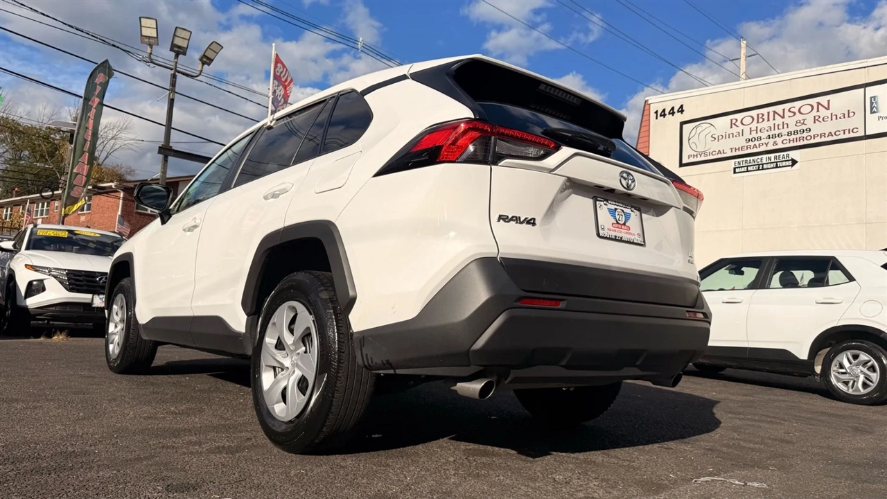 Toyota RAV4 LE AWD 2024 Toyota RAV4 LE AWD 2024