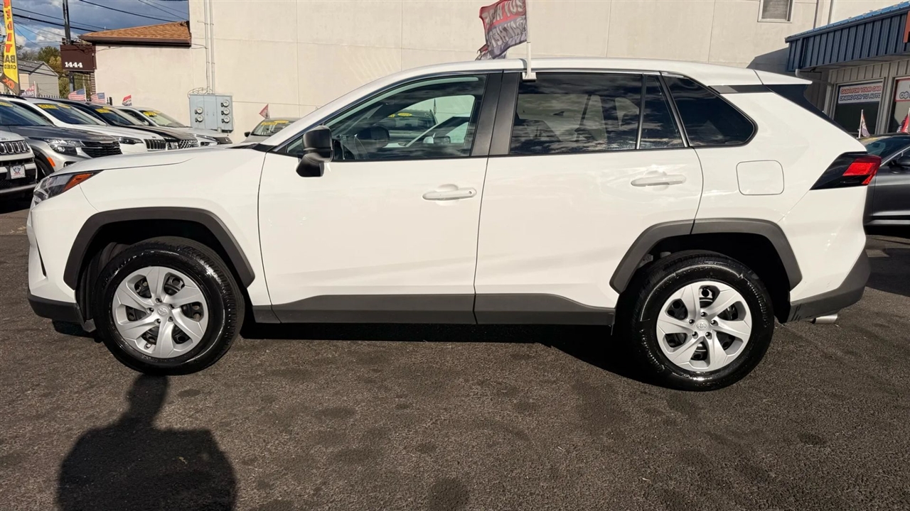 Toyota RAV4 LE AWD 2024 Toyota RAV4 LE AWD 2024