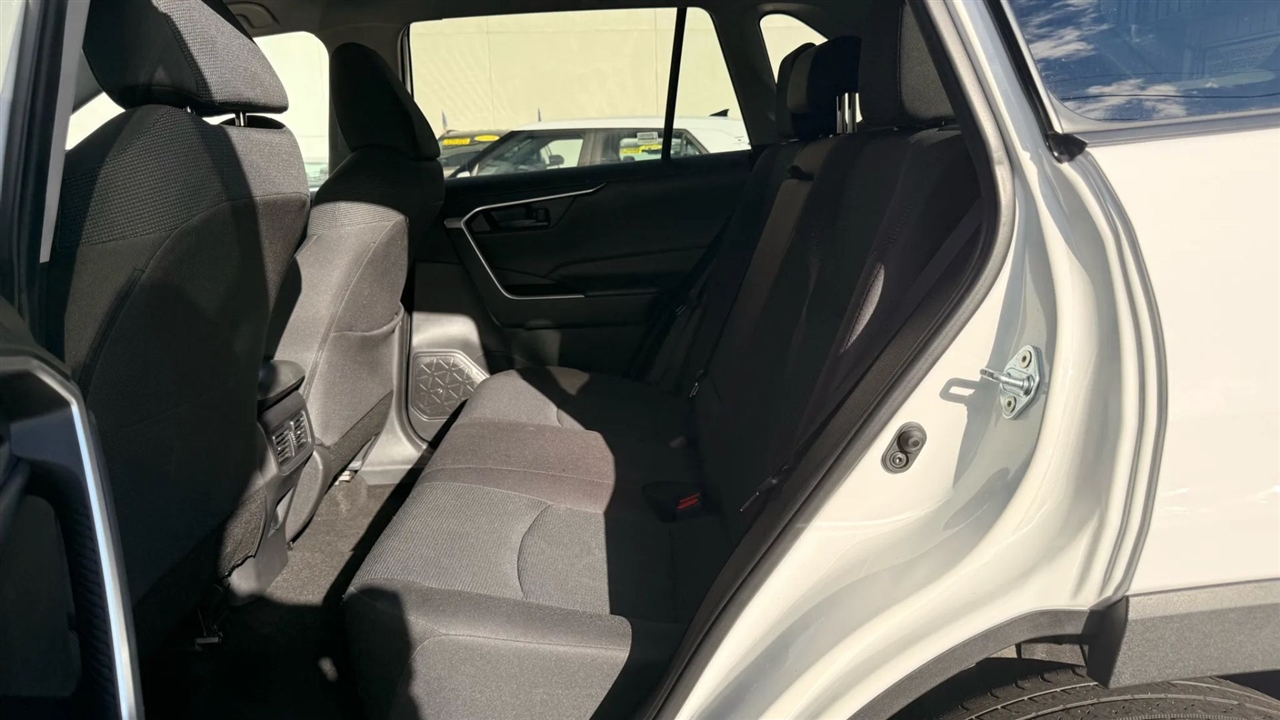 Toyota RAV4 LE AWD 2024 Toyota RAV4 LE AWD 2024