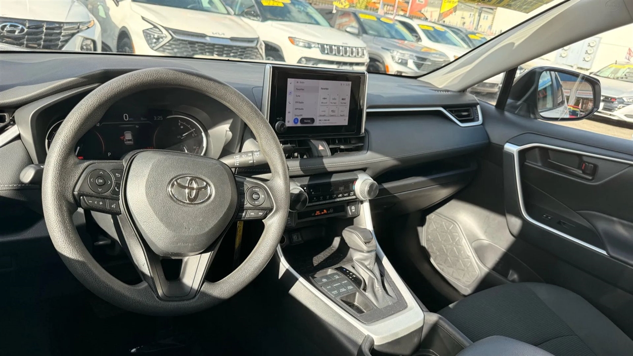 Toyota RAV4 LE AWD 2024 Toyota RAV4 LE AWD 2024