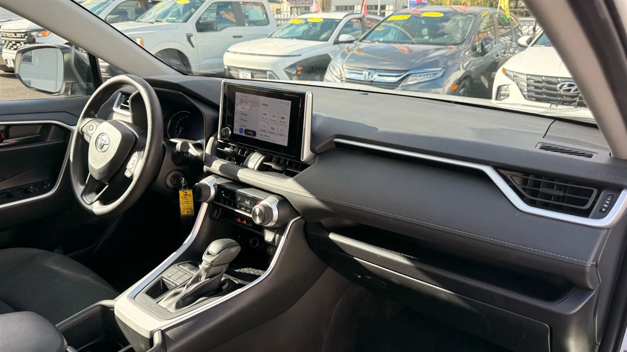 Toyota RAV4 LE AWD 2024 Toyota RAV4 LE AWD 2024