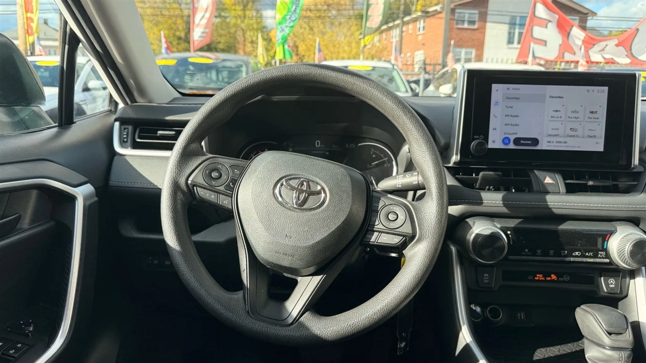 Toyota RAV4 LE AWD 2024 Toyota RAV4 LE AWD 2024