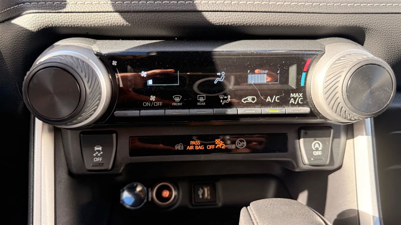 Toyota RAV4 LE AWD 2024 Toyota RAV4 LE AWD 2024