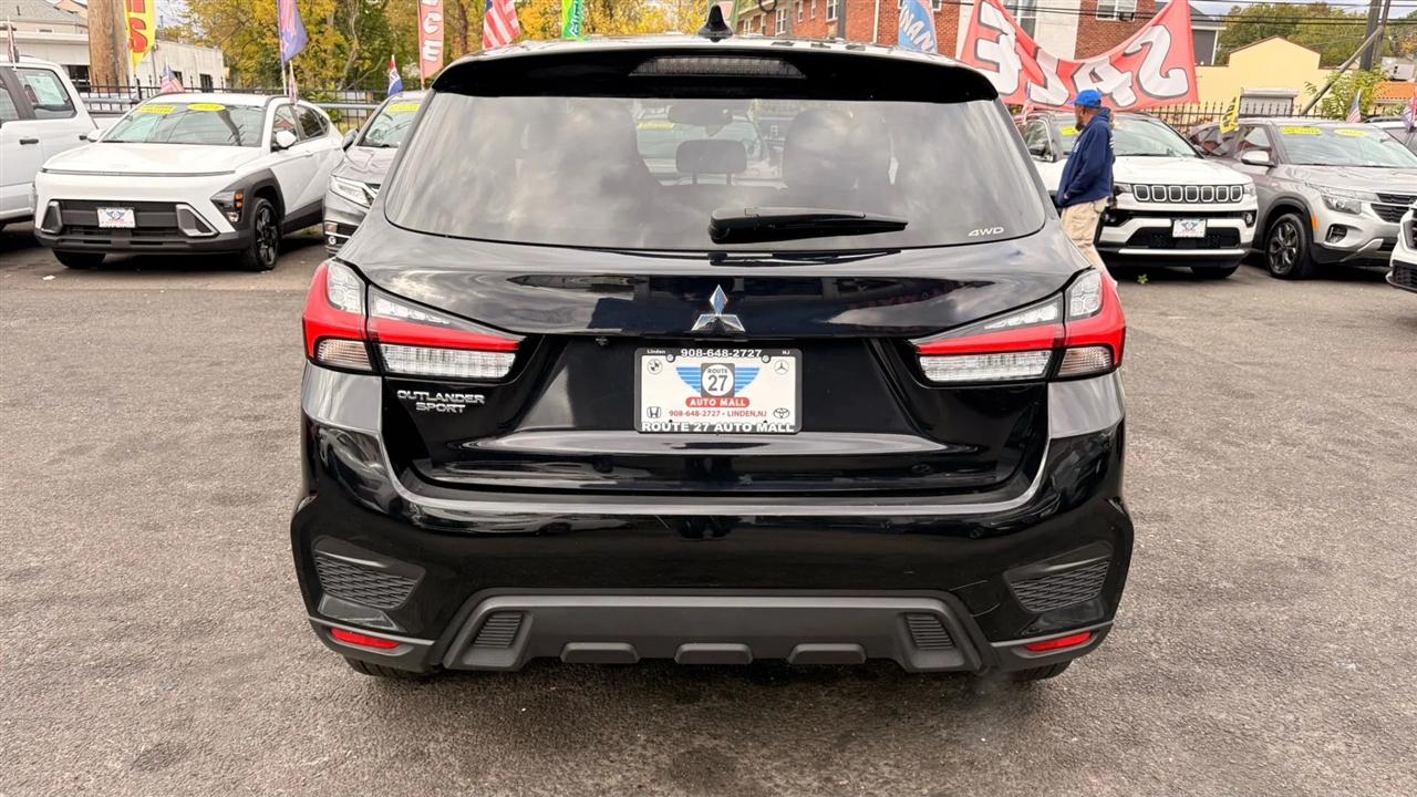 Mitsubishi Outlander Sport 2.0 ES 4WD 2023 Mitsubishi Outlander Sport 2.0 ES 4WD 2023