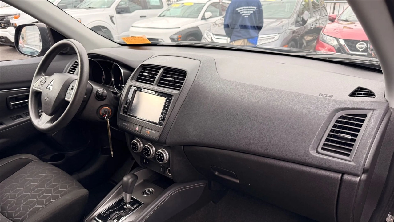 Mitsubishi Outlander Sport 2.0 ES 4WD 2023 Mitsubishi Outlander Sport 2.0 ES 4WD 2023