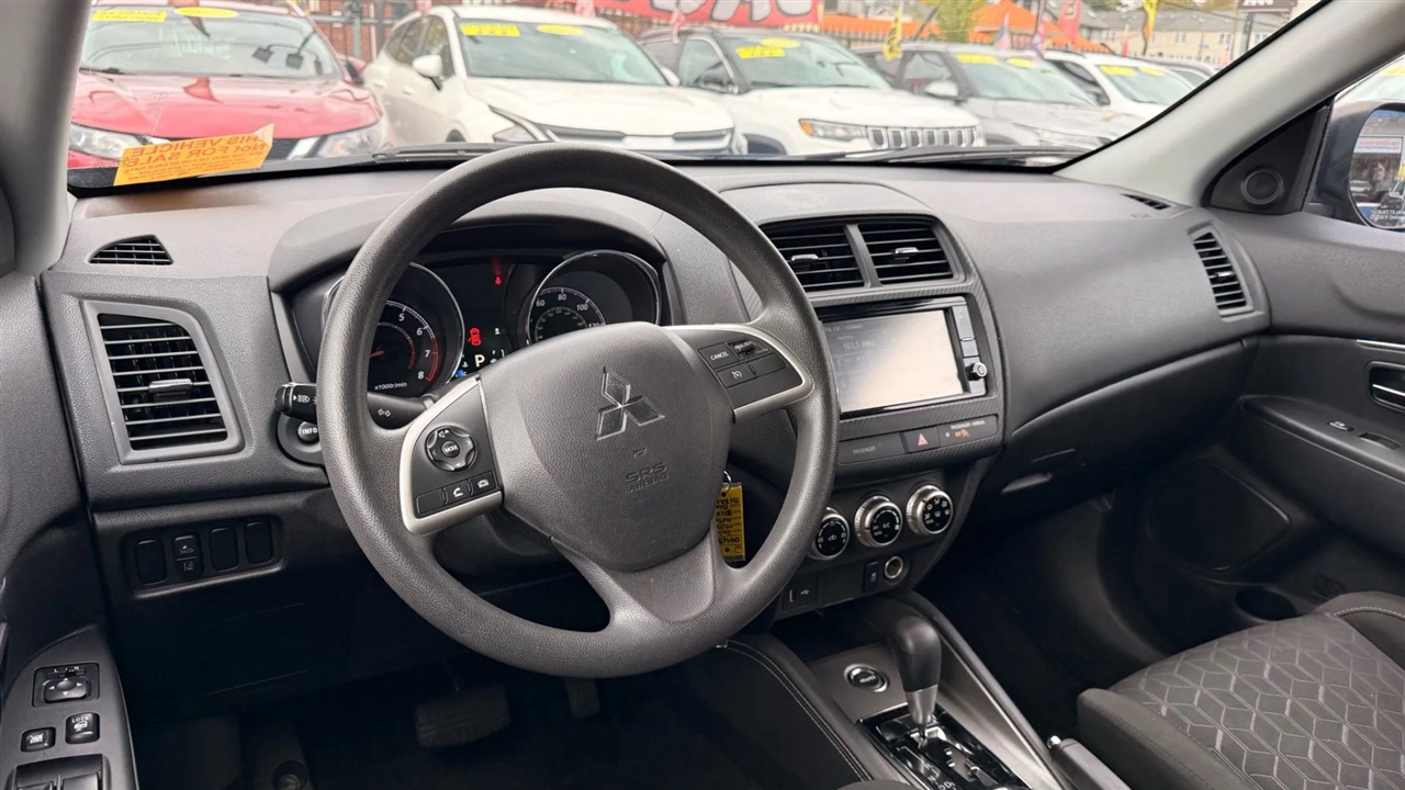 Mitsubishi Outlander Sport 2.0 ES 4WD 2023 Mitsubishi Outlander Sport 2.0 ES 4WD 2023