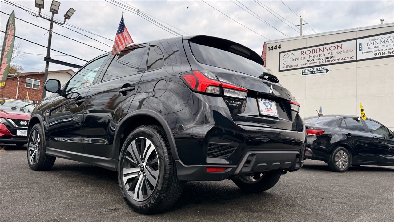 Mitsubishi Outlander Sport 2.0 ES 4WD 2023 Mitsubishi Outlander Sport 2.0 ES 4WD 2023