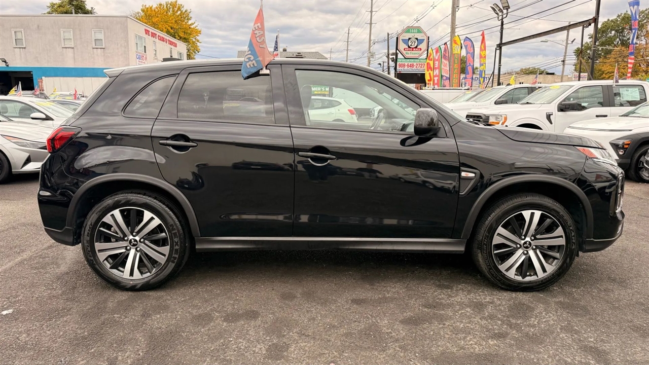 Mitsubishi Outlander Sport 2.0 ES 4WD 2023 Mitsubishi Outlander Sport 2.0 ES 4WD 2023