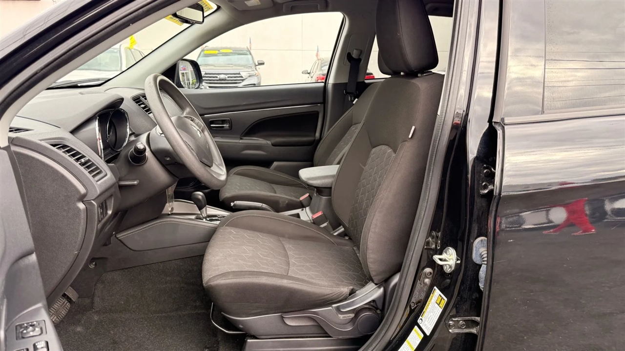 Mitsubishi Outlander Sport 2.0 ES 4WD 2023 Mitsubishi Outlander Sport 2.0 ES 4WD 2023