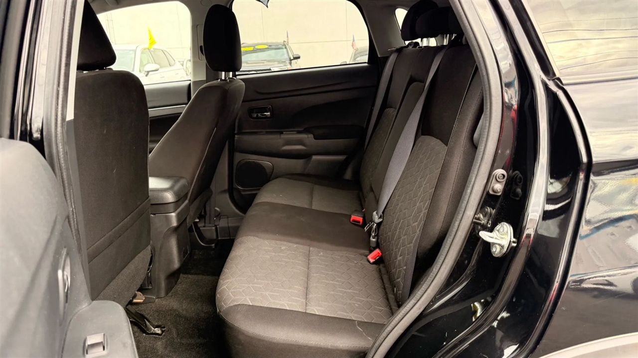 Mitsubishi Outlander Sport 2.0 ES 4WD 2023 Mitsubishi Outlander Sport 2.0 ES 4WD 2023