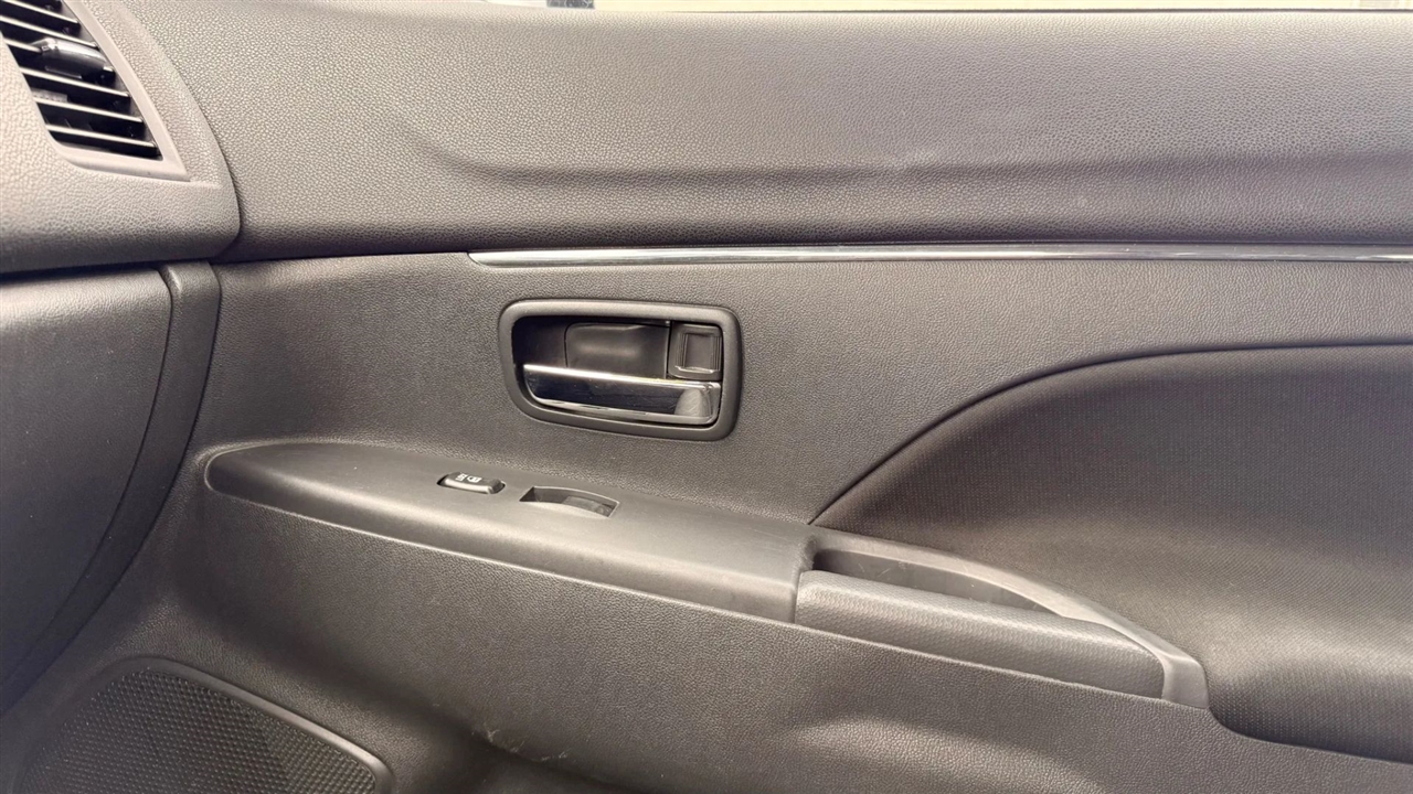 Mitsubishi Outlander Sport 2.0 ES 4WD 2023 Mitsubishi Outlander Sport 2.0 ES 4WD 2023