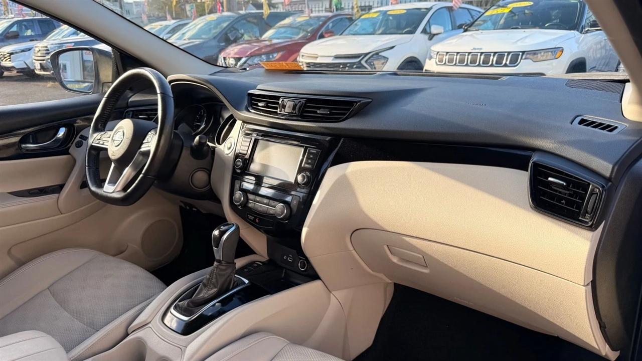 Nissan Rogue Sport SV AWD 2022