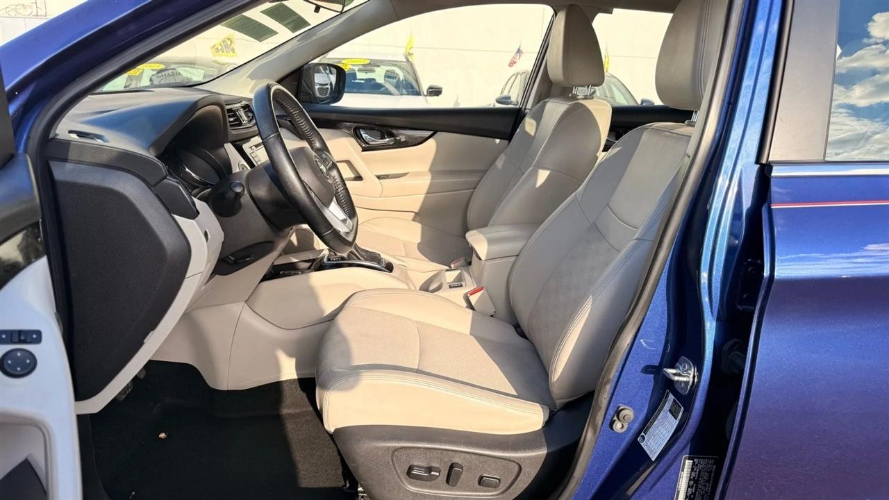 Nissan Rogue Sport SV AWD 2022