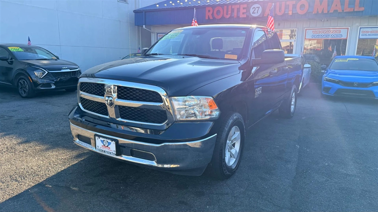 RAM 1500 SLT Quad Cab 4WD 2024