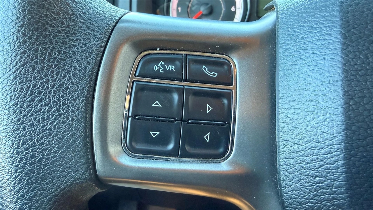 RAM 1500 SLT Quad Cab 4WD 2024