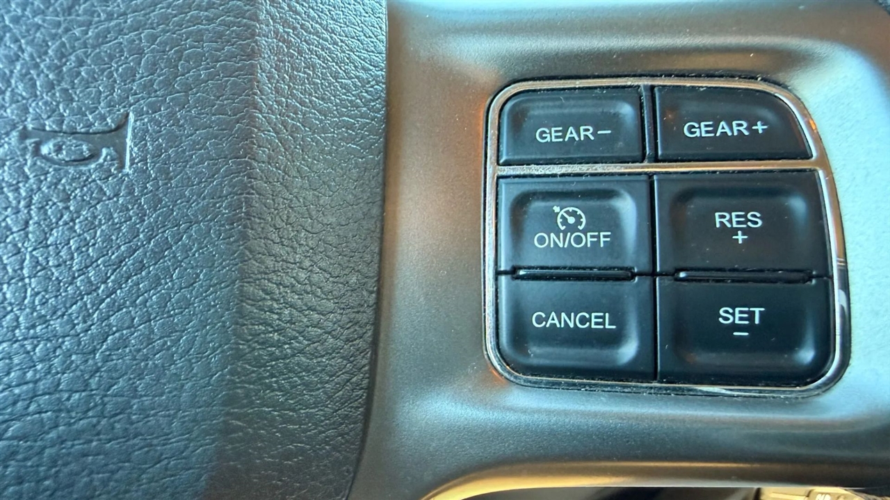 RAM 1500 SLT Quad Cab 4WD 2024