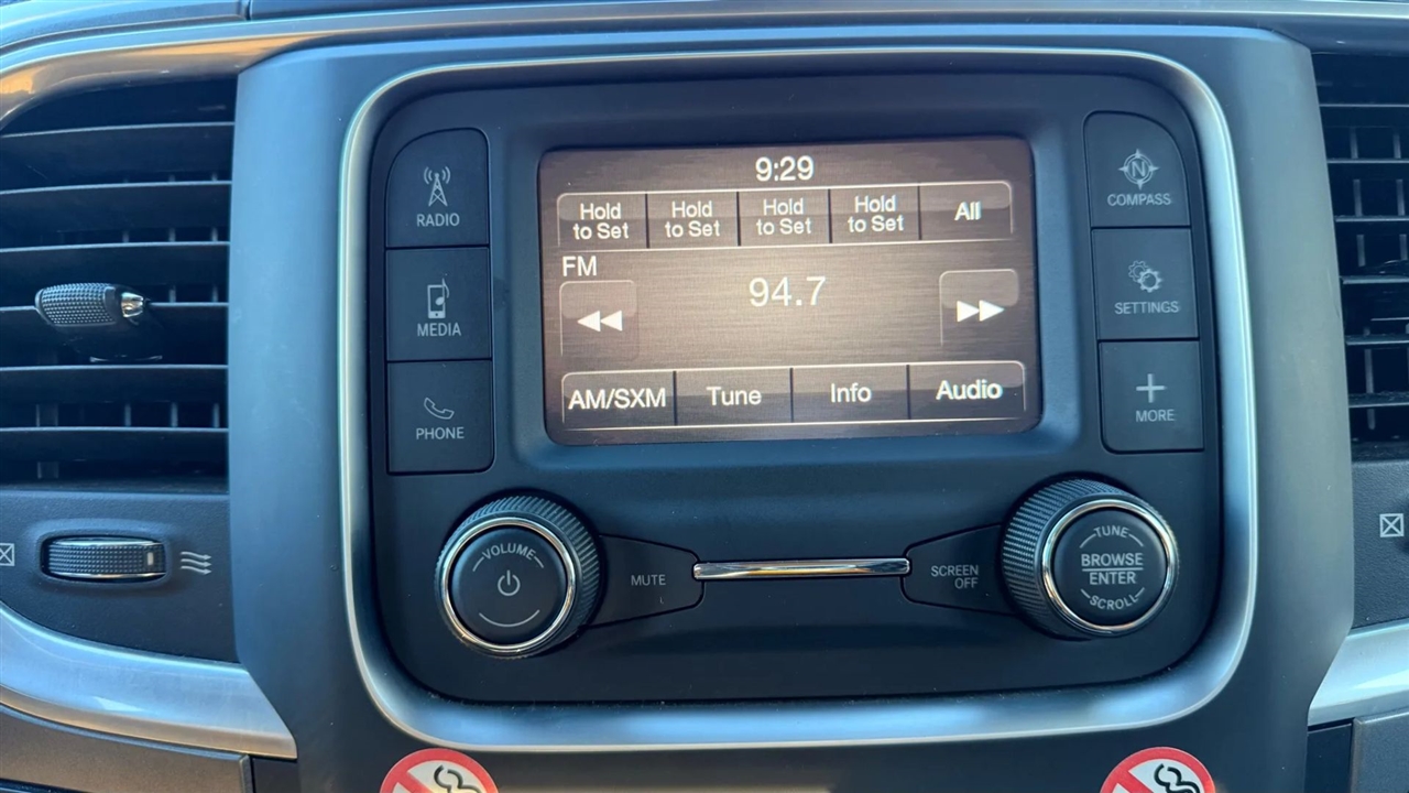 RAM 1500 SLT Quad Cab 4WD 2024