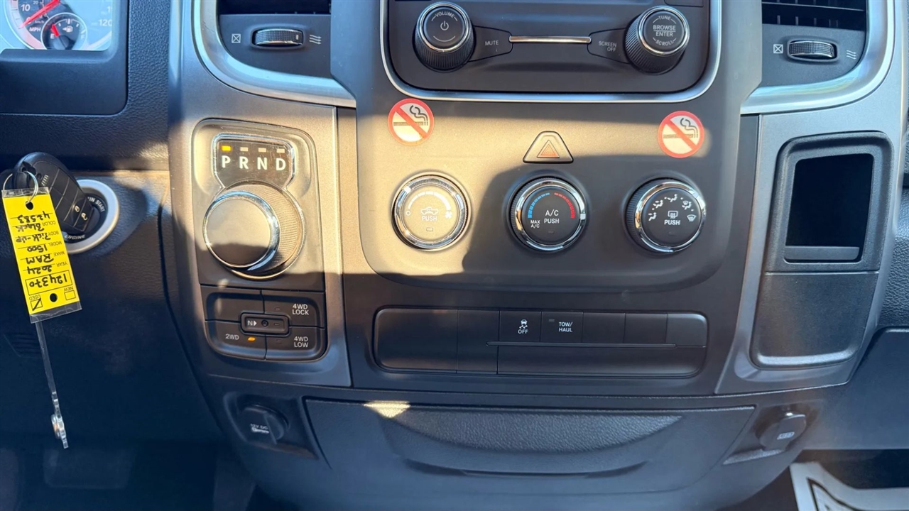 RAM 1500 SLT Quad Cab 4WD 2024